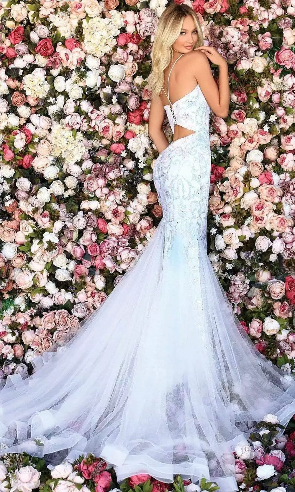 Clarisse - Sequined Embellished Mermaid Gown 800227 - 1 Pc Iridescent/White In Size 2 Available 4 Clarisse - Sequined Embellished Mermaid Gown 800227 - 1 Pc Iridescent/White In Size 2 Available - Image 2